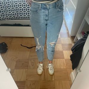 Uniqlo light wash distressed denim jeans size 25